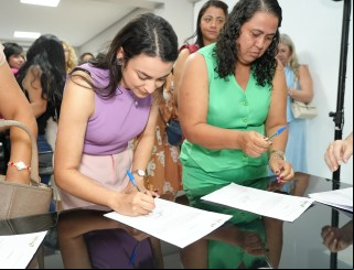 Catalão: Gestão Velomar Rios empossa mais 59 aprovados pelo concurso da educação