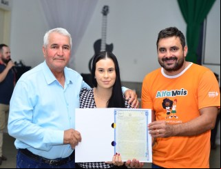 São Miguel do a Quatro: Gilmar Pereira, Misael Brandão e aliados entregam 50 escrituras e anuncia a construção de mais 80 unidades habitacionais