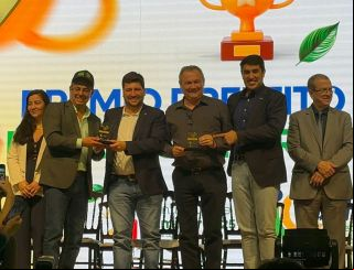Anhanguera: Marcelo Paiva recebe Prêmio Prefeito Amigo da Agricultura Familiar da FGM durante a AgroCentro Oeste 2025