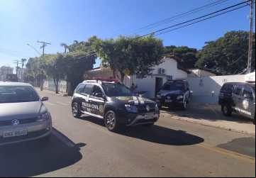 PCGO cumpre mandato de busca na SAE, em Catalão. (Reprodução/PCGO)