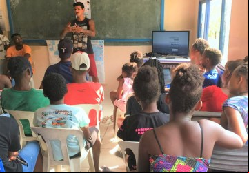 Comunidade Kalunga, localizada no município de Cavalcante, a internet via satélite foi instalada na Escola Estadual Calunga I (Reprodução/Secom Goiás)