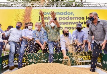 Governador Ronaldo Caiado participa da abertura da colheita da soja em Goiás na Fazenda Brasilanda, em Montividiu (GO): "É um setor parceiro, do qual faço parte, e me orgulho disso"