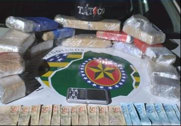 Durante as ocorrências também foram apreendidos mais de 200 quilos de insumos usados no refino de cocaína e grande quantia em dinheiro