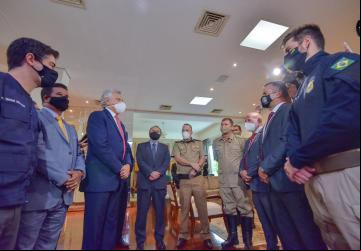 Governador Ronaldo Caiado e secretários estaduais de Segurança Pública, Rodney Miranda, e da Saúde, Ismael Alexandrino, anunciam início de vacinação de forças policiais e de salvamento de vidas