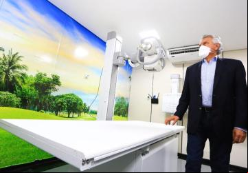 O governador Ronaldo Caiado durante solenidade que marca entrega de R$ 16 milhões em equipamentos ao Hospital Estadual Dr. Alberto Rassi e celebrações ao Dia do Médico
