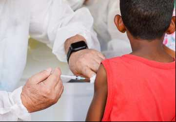 Crianças de 6 meses a 5 anos devem tomar vacina contra sarampo para se protegerem da doença