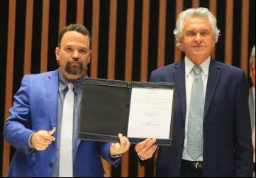 Governador Ronaldo Caiado assina autorização para reajuste de hora extra de servidores da segurança pública 