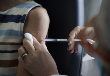 Municípios que tiverem doses em estoque já podem começar a vacinação contra Covid-19 para crianças de 3 a 4 anos. Saúde estadual começa a distribuição de doses nesta quinta-feira para locais desabaste