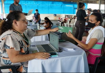 Famílias de quatro cidades goianas recebem o cartão do Aluguel Social nesta semana