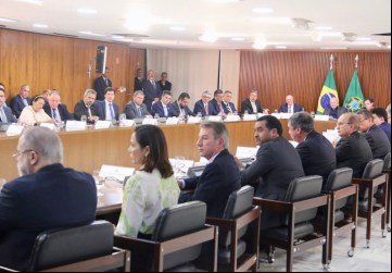 Representando o governador Ronaldo Caiado, o vice-governador Daniel Vilela participa de reunião com o presidente Lula, representantes de todos os estados, ministros do STF e presidentes do Poder Legis
