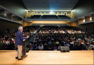 Governador Ronaldo Caiado e servidores da educação: parceria em prol do avanço na qualidade do ensino e nos resultados do Ideb