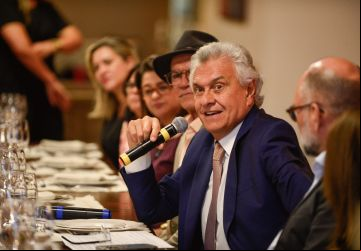 Governador Ronaldo Caiado recebe equipe da Seduc e diretor da Associação Bem Comum em reunião para apresentar resultados do programa AlfaMais Goiás