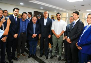 Recurso garantido: governador Ronaldo Caiado assina termo de financiamento no valor de R$ 728 milhões para universalizar serviço de esgotamento sanitário em Aparecida de Goiânia e Trindade