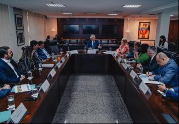 Governador Ronaldo Caiado recebe executivos da Caixa Econômica Federal, em Goiânia