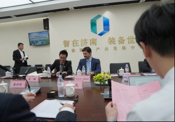 Vice-governador Daniel Vilela na cidade de Jinan, na Província de Shandong, onde reuniu-se com lideranças políticas e empresários. 