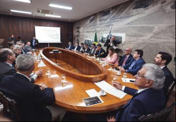 Governador Ronaldo Caiado durante reunião sobre a Reforma Tributária com o Fórum da Entidades Empresariais do Estado de Goiás