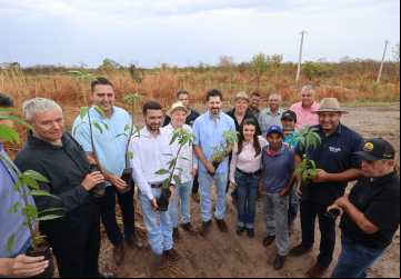 Governador em exercício, Daniel Vilela, recepciona embaixador de Israel, Daniel Zonshinee, em visita ao projeto de Fruticultura Irrigada do Vão do Paranã, em Flores de Goiás 