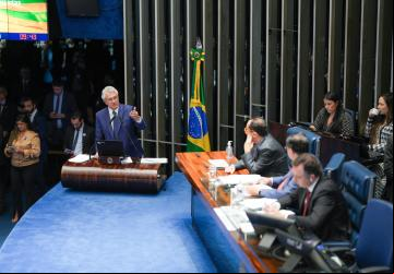 Governador Ronaldo Caiado durante sessão no Senado Federal, em que criticou estudo do Ipea e também os efeitos da reforma tributária para Goiás