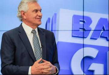 Governador Ronaldo Caiado destaca redução do tempo de espera por cirurgias eletivas e queda da criminalidade durante entrevista à Record TV