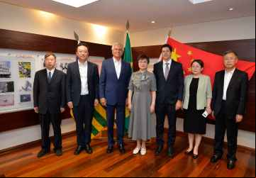 Caiado ao lado do vice Daniel Vilela recebe comitiva chinesa de Hebei :Estamos demonstrando que o nosso estado, no centro do país, apresenta maior potencial de crescimento