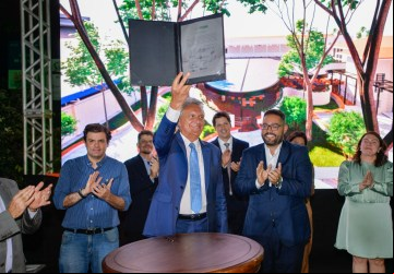 Caiado assina ordem de serviço para reforma do Lyceu e reafirma compromisso para que Goiás tenha a melhor educação pública do país