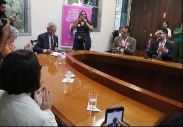 Governador Ronaldo Caiado em lançamento de parceria com a UFG para teste genético de detecção precoce de câncer de mama pelo SUS