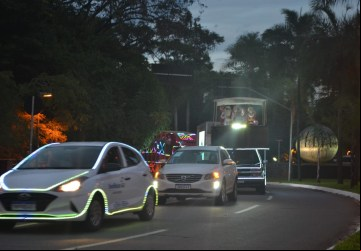 Público se encanta com as luzes, cores, canções e personagens da Caravana SindiNatal (Divulgação)?