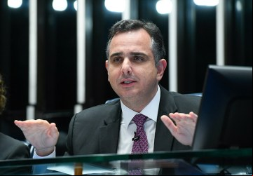 Pacheco tranqüilizou os prefeitos, garantindo que a desoneração da folha de pagamento dos municípios vigorará como vigorará a desoneração dos 17 setores, mantendo em abril o índice de 8% em abril