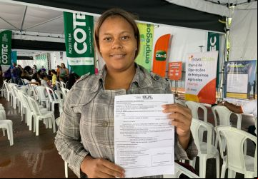Crislane Ferreira Silva se candidatou para vaga de auxiliar de cozinha, durante ação do Goiás Social de Mineiros, e já ingressou na empresa
