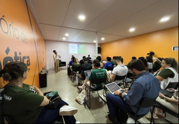 Podem se inscrever no curso professores da rede de ensino público municipal, estadual e federal