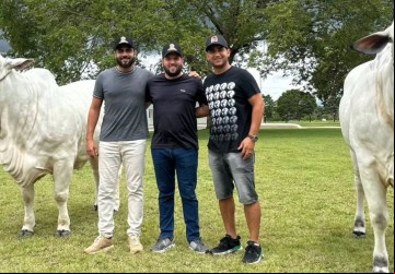 A dupla Henrique e Juliano e Agnaldo Gomes Ramos Filho