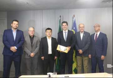 Vice-governador Daniel Vilela recebe gerente-geral da empresa chinesa Weichai. Multinacional vai investir R$ 100 milhões em nova fábrica em Itumbiara, na região Sul do Estado Vice-Governadoria - Go
