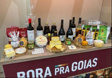 Governo de Goiás promove as 12 regiões turísticas do estado na Expo Turismo 2024, com imagens exclusivas, balcões temáticos, gastronomia e vivências