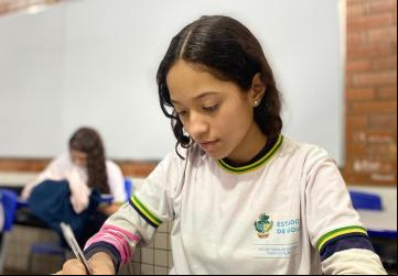 Alunos do Cepi Francisco Maria Dantas, de Goiânia, aprendem lições de gestão financeira e cidadania fiscal com o projeto 