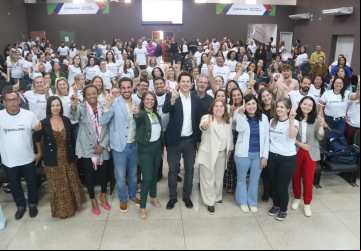 Daniel Vilela lança, ao lado da secretária Fátima Gavioli, o 