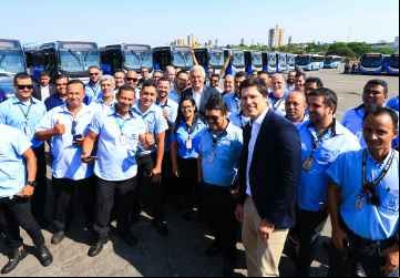 Governador Ronaldo Caiado e autoridades vistoriam novos ônibus da RMTC: maior qualidade e conforto para o usuário do transporte público