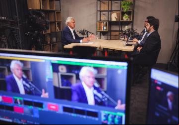 Governador Ronaldo Caiado critica momento tardio para discussão de corte de gastos no governo Lula, durante entrevista à Revista Exame
