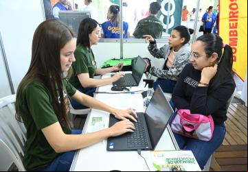Em edições anteriores do Feirão de Empregos, o público aproveitou as facilidades oferecidas pelo Governo de Goiás para conquistar uma vaga no mercado