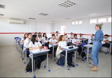Medida do Governo de Goiás faz parte da reestruturação da carreira na Educação e busca a valorização dos profissionais da área
