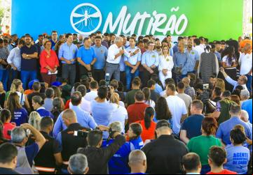 Governador Ronaldo Caiado esteve na divisa de Goiânia e Aparecida para acompanhar o início do mutirão de limpeza contra a dengue 