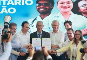 Daniel Vilela participa ao lado de Caiado, Camilo, Velomar e parlamentares da cerimônia que oficializou acordo para funcionamento do Hospital Universitário da UFCAT, em Catalão