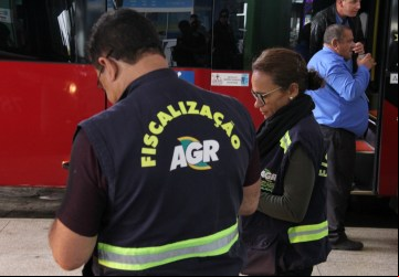 Fiscais da AGR em operação no Terminal Rodoviário de Goiânia 