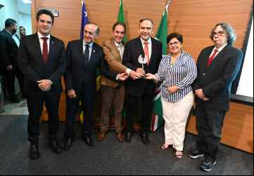 Prefeito de Goiânia, Sandro Mabel é eleito "Político do Ano" em Goiás