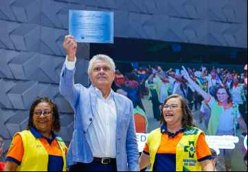 Governador Ronaldo Caiado é homenageado por agentes de saúde: apoio garante conquistas na carreira e avanços nos serviços à população