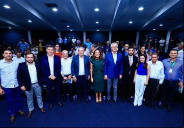  Caiado e Gracinha receberam gestores municipais e estaduais no Palácio Pedro Ludovico Teixeira, em Goiânia
