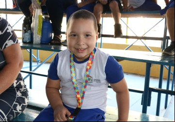 Secretaria Municipal de Educação promove Campanha Vista Azul pela conscientização do autismo