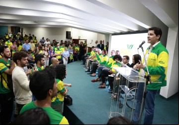 Daniel Vilela entrega cartões da Bolsa Pró-Atleta e destaca investimentos do Governo de Goiás no esporte 