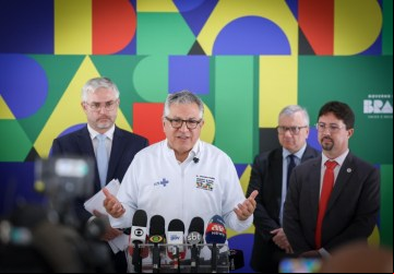 Alexandre Padilha anunciou que está sendo desenvolvido um novo modelo de gestão para reduzir o tempo de espera por consultas, exames e cirurgias no Sistema Único de Saúde - (Foto: Walterson Rosa/MS)