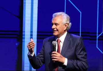 Caiado fala a empresários e autoridades sobre avanços de Goiás nas áreas econômica e de inteligência artificial