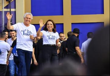 Caiado e Gracinha prestigiam Totus Tuus e se emocionam diante da imagem de Nossa Senhora das Graças